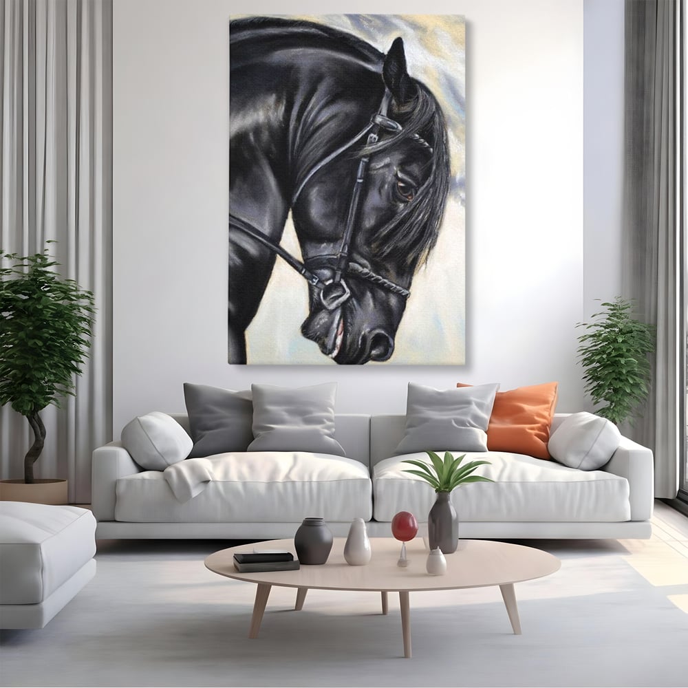 Tablou canvas cu tablou canvas cu pictura de armasar negru in profil, fara rama, pe sasiu de lemn, pe perete intr-un living